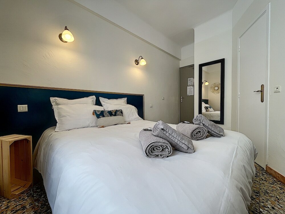 Фото Le Provence Hôtel Golfe Juan