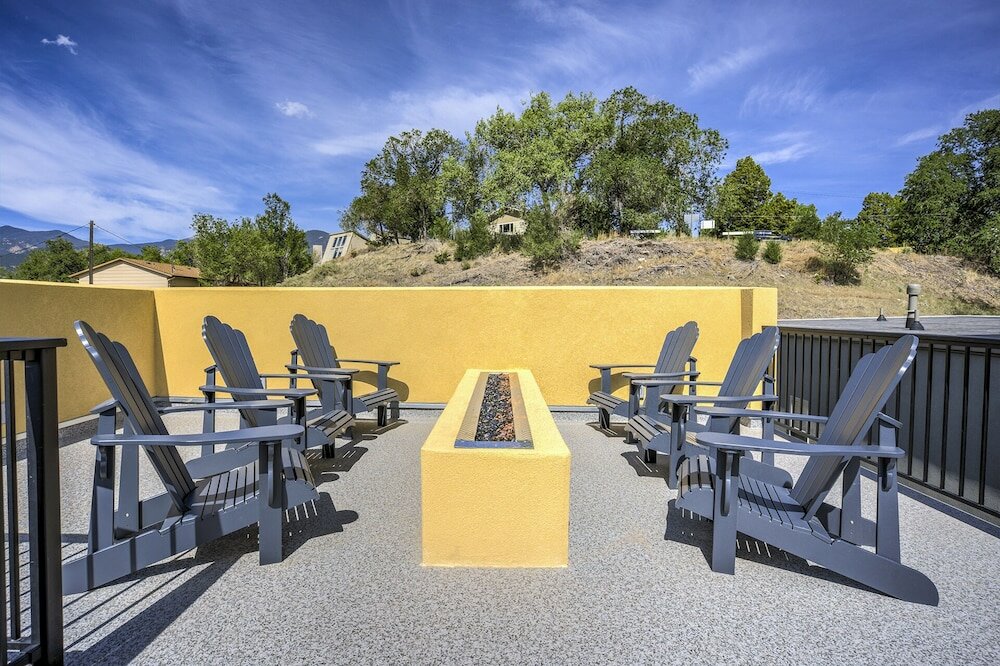 Фото Downtown Skyline Rooftop Patio Modern Townhome