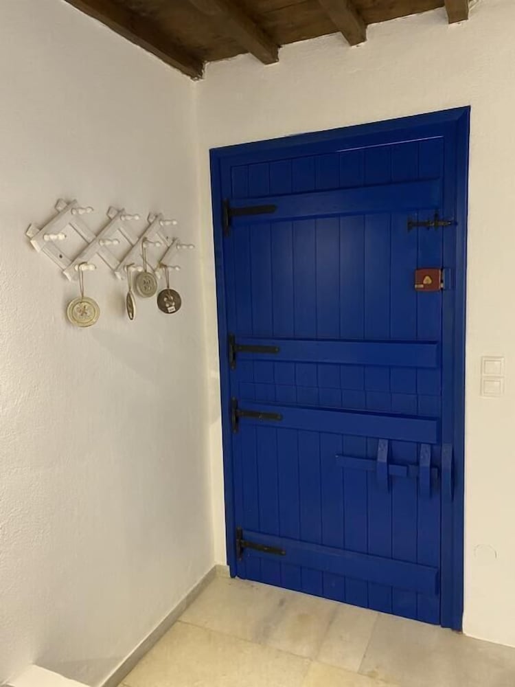 Фото Azure Blue Studios