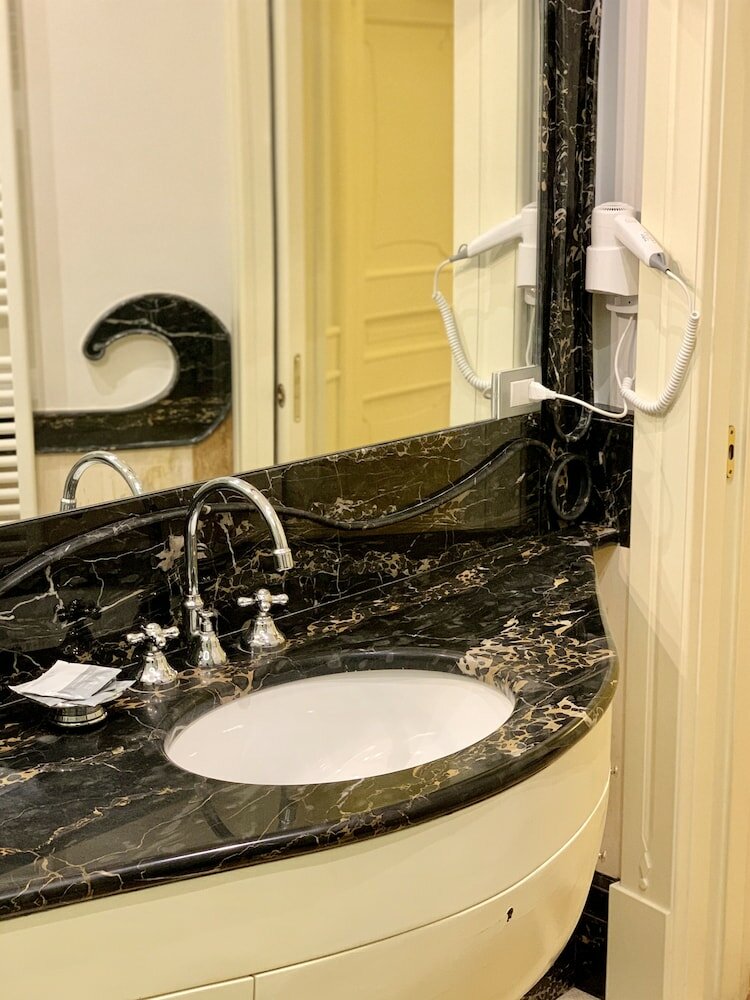 Фото Simon's Guest House