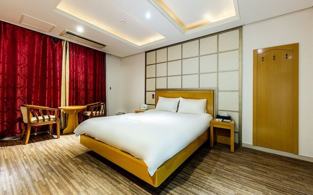 Фото Yeosu Hotel Provence