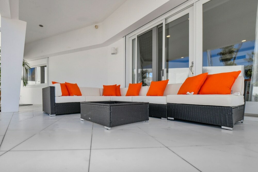 Фото Ocean Front 7-bedroom 7-bath Sunset Views Malmok!