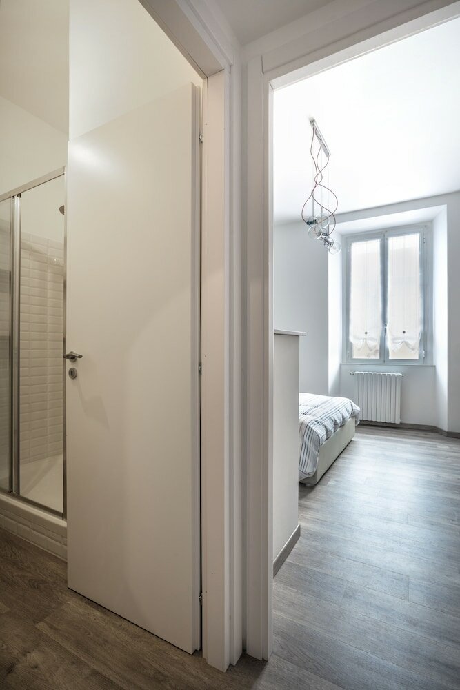 Фото Bright Apartment in De Angeli near Subway