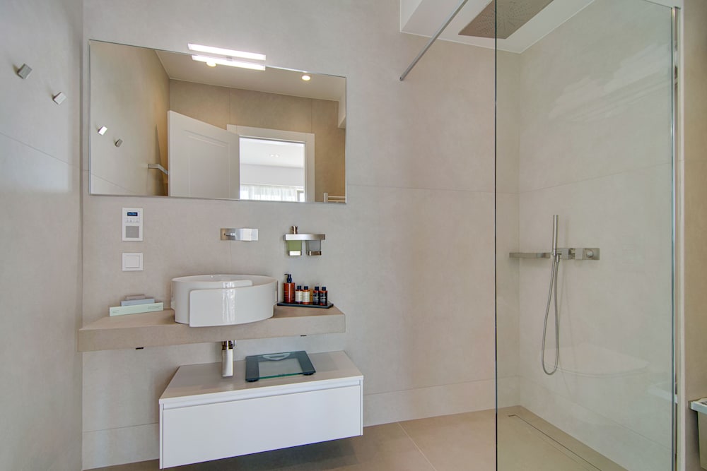 Фото Livinghome Suites