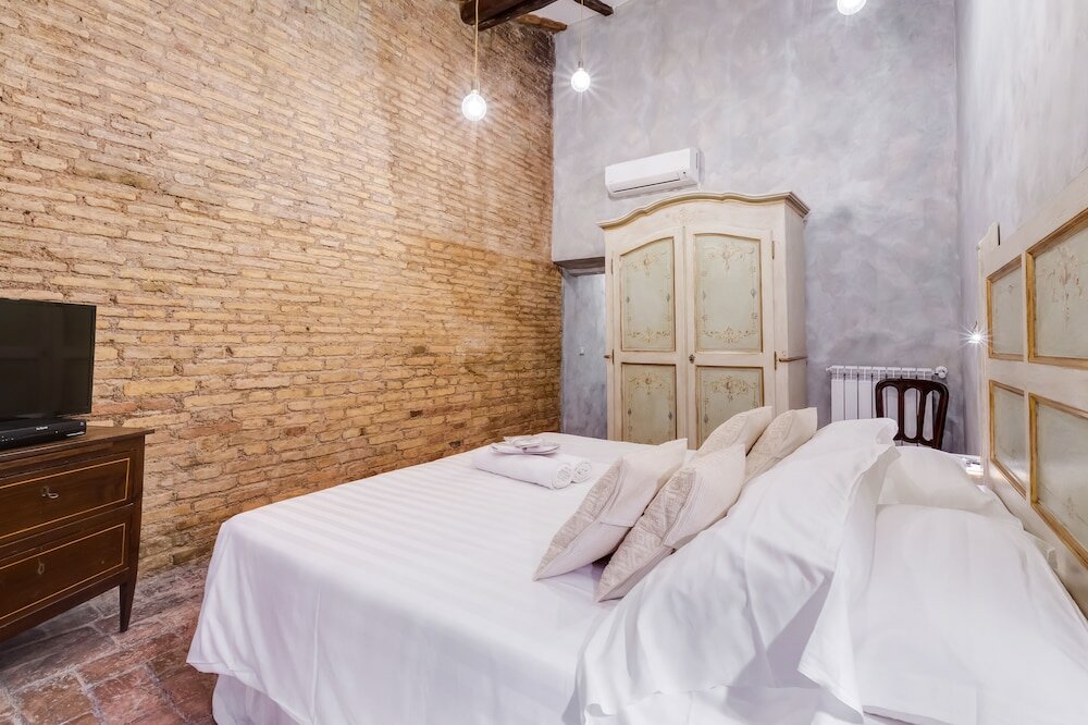 Фото Colonna Suite - Spanish Steps Suite & SPA