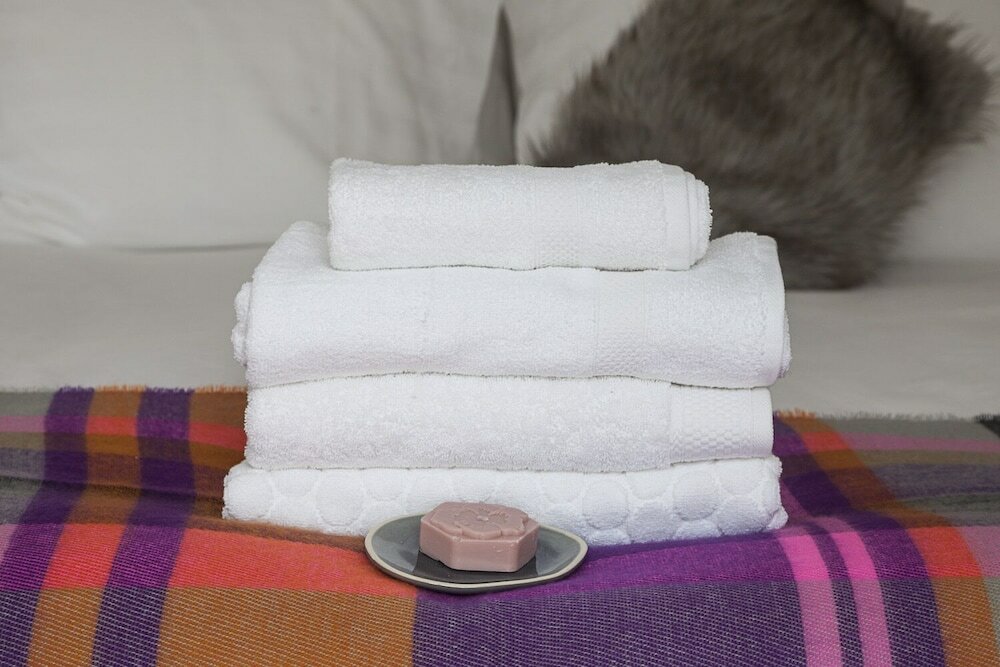 Фото Unit 1 - Stylish Smart Home with Private Parking