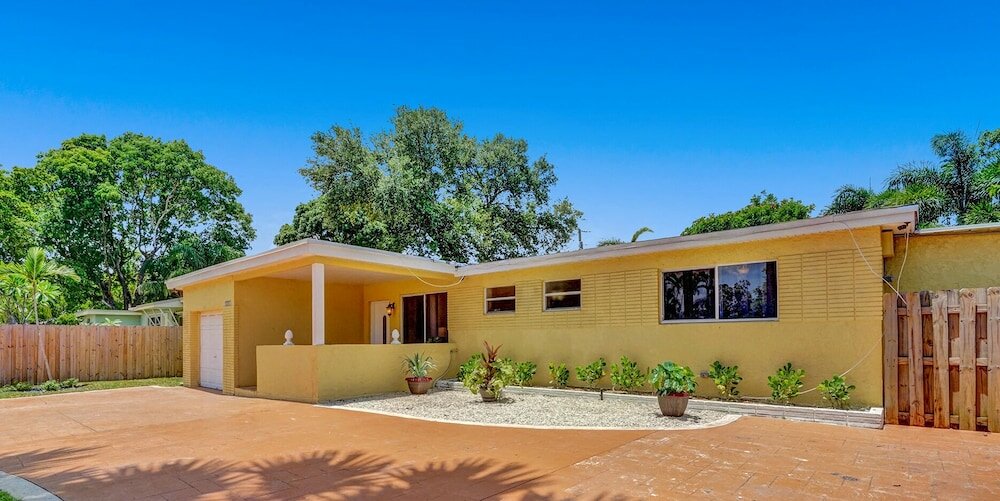 Фото Beautiful 4 Br with Private Heated Pool