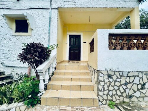 Гостиница Lovely 5-bed Room House With a Swimming Pool
