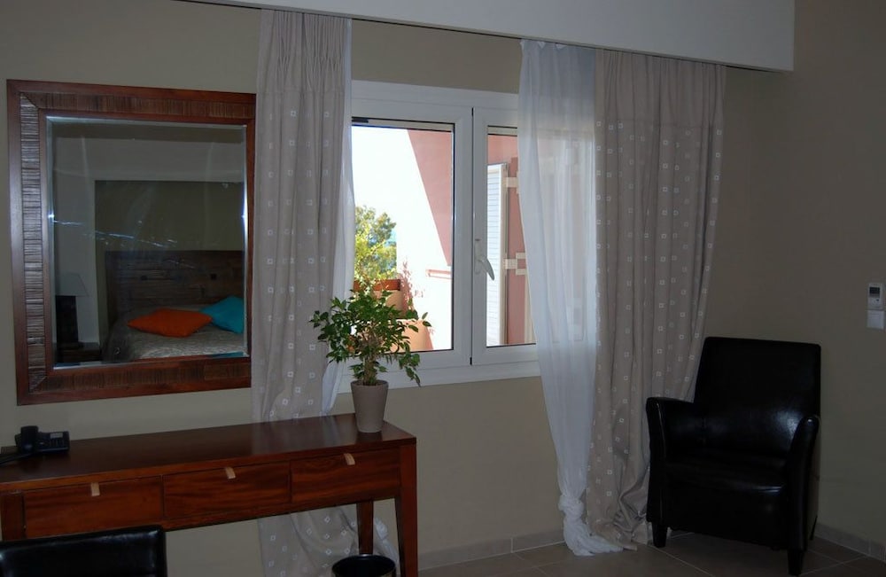 Фото Astrolabe Hotel