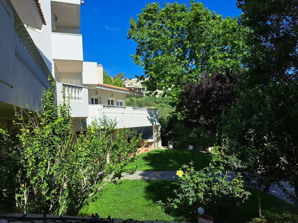 Фото Rafkos Hill Mansion