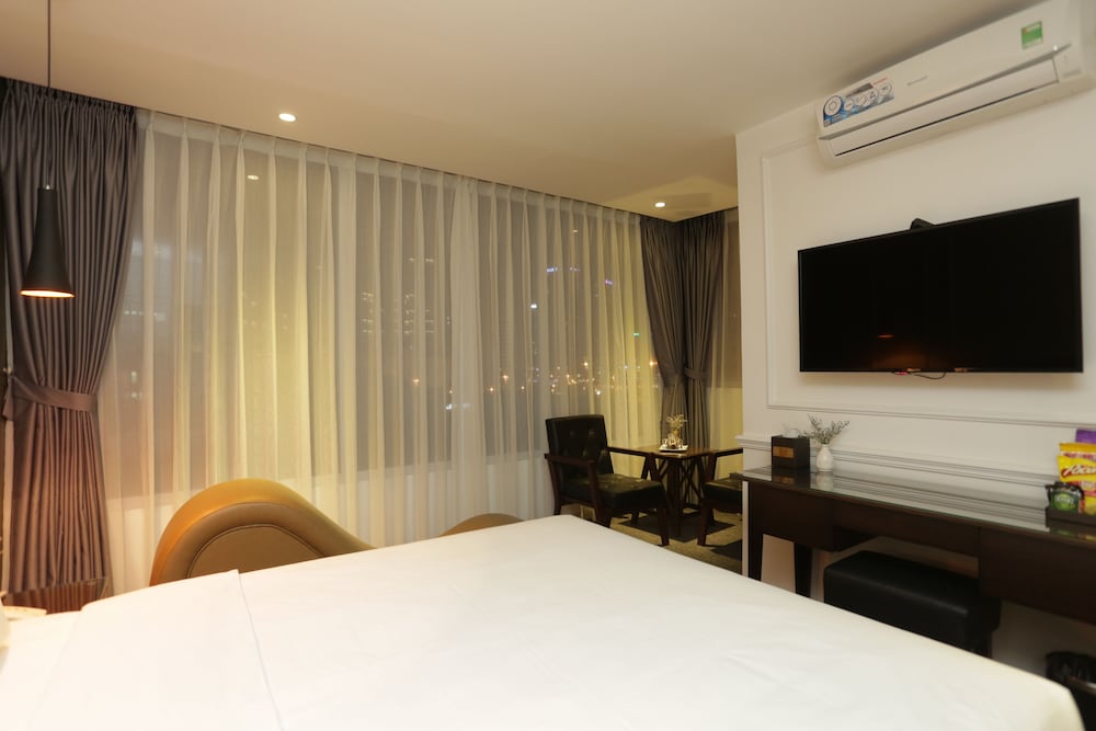 Фото Adeline Hotel