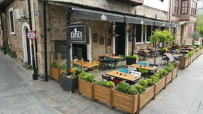 Хостел Lords Hostel & Pub в Муратпаше