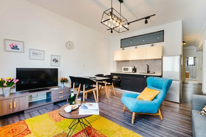 Гостиница Sanders Home Suites - Bright Downtown 1-bdr Apt в Афинах