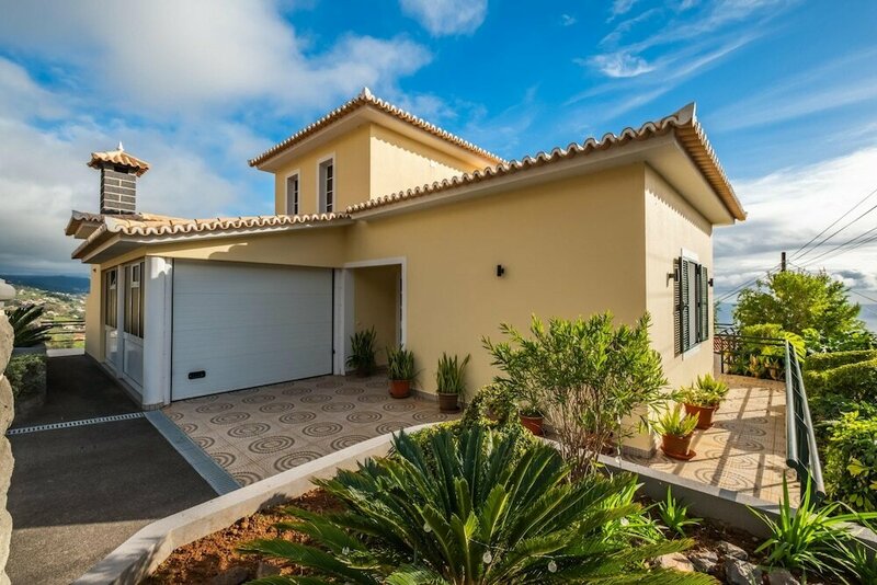 Гостиница Sunny House by Madeira Sun Travel