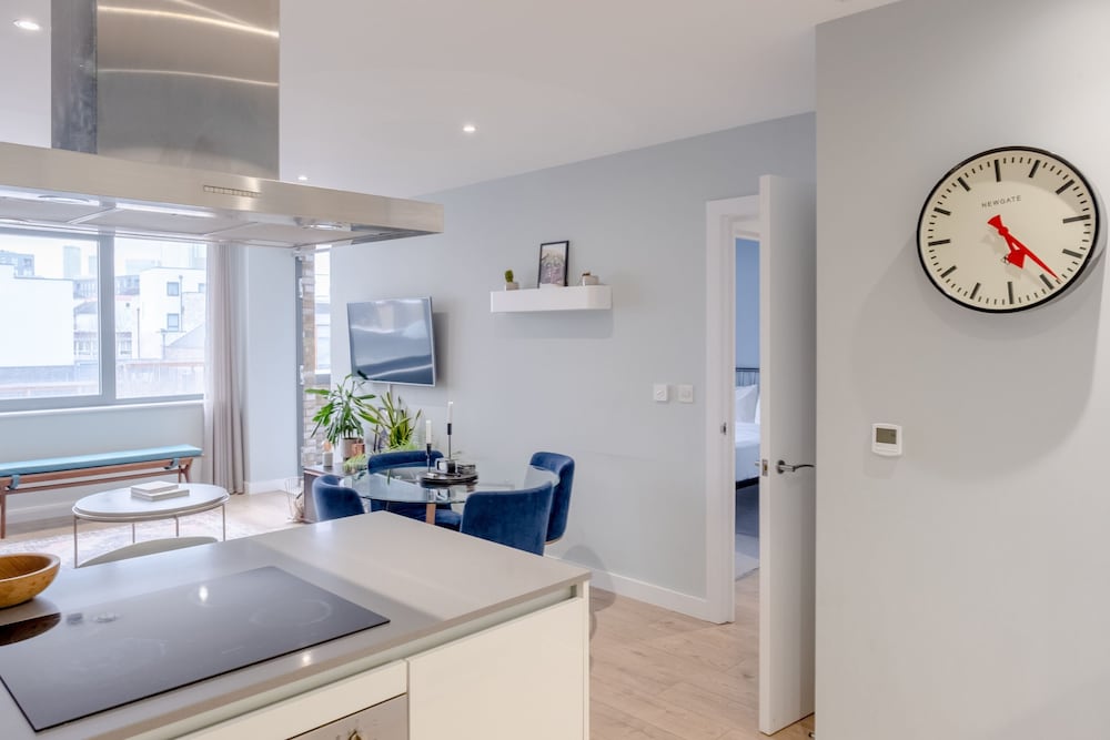 Фото Light & Spacious 1bedroom Flat With Balcony - Mile End