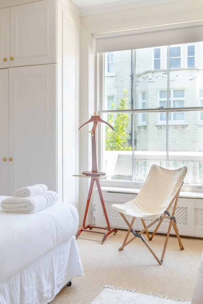 Фото Stylish 2bd Flat - 5 Minute Walk to Notting Hill!