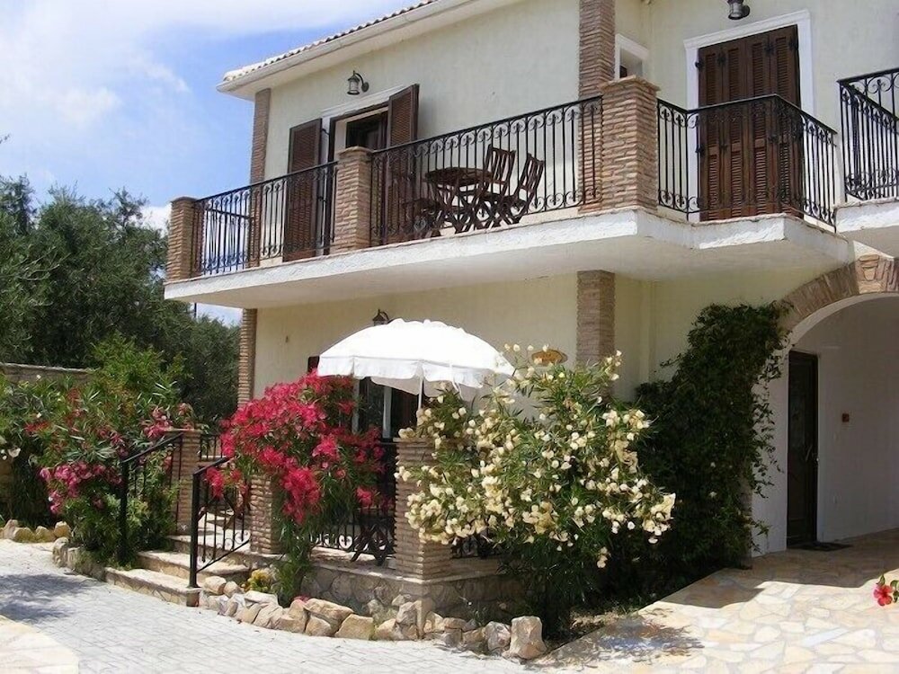 Фото Olive Tree Villas