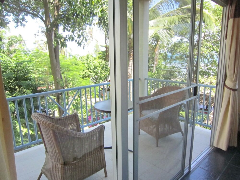 Фото Thaniza Beachfront Resort