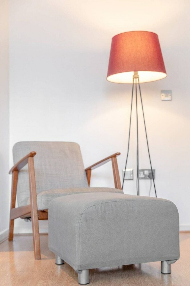 Фото Radiant 2 Bedroom Apartment in East London