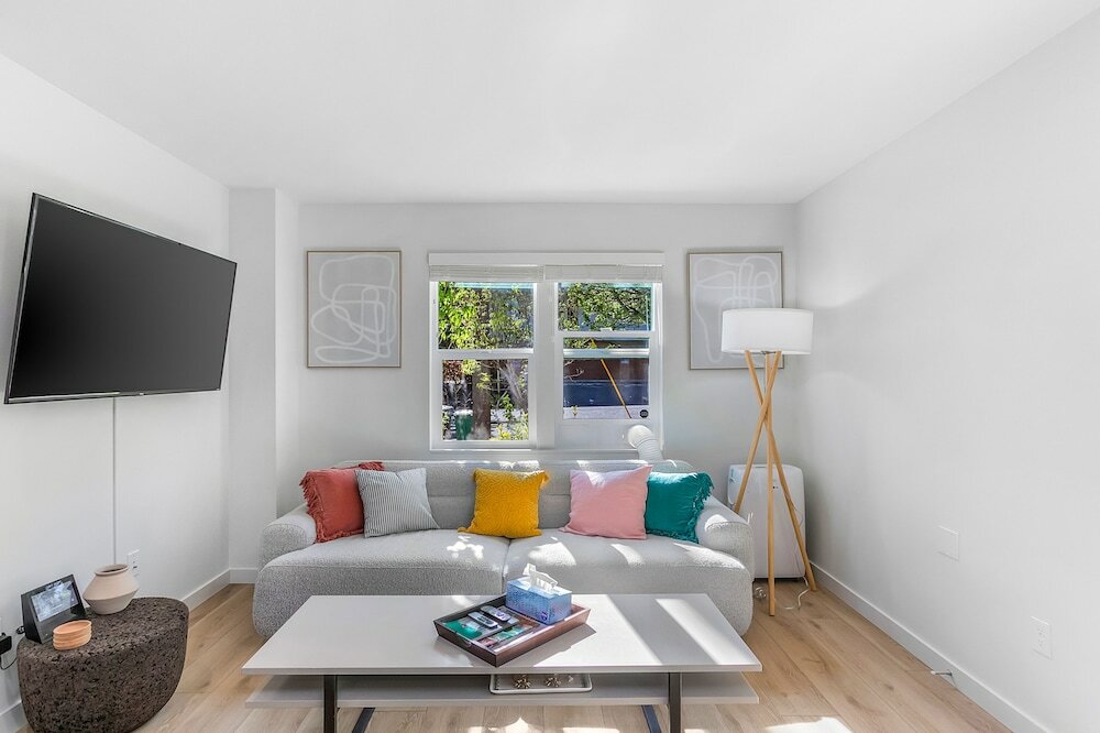 Фото The Sweetest Hill - 81 Walkscore