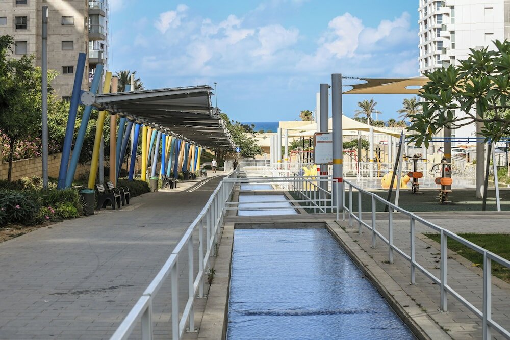 Фото Stunning Modern Studio in Netanya