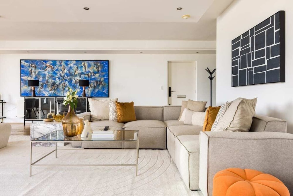 Фото The River Thames View - Stunning 2bdr Flat With Study Room + Balcony