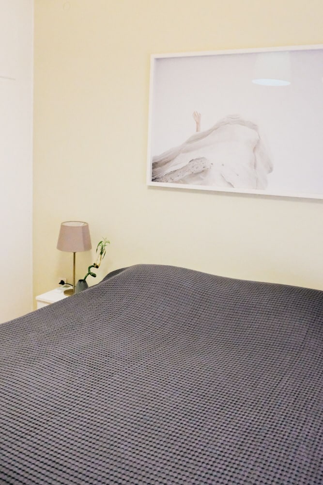 Фото Newly Renovated Athenian Apt