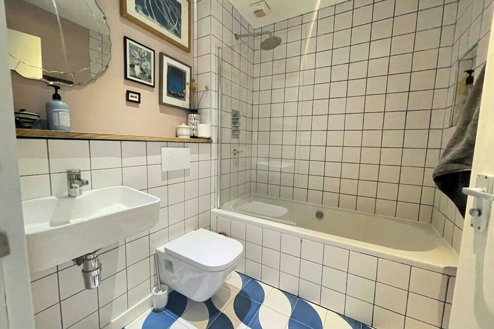 Фото Chic 2bd Home w Private Garden - New Cross!
