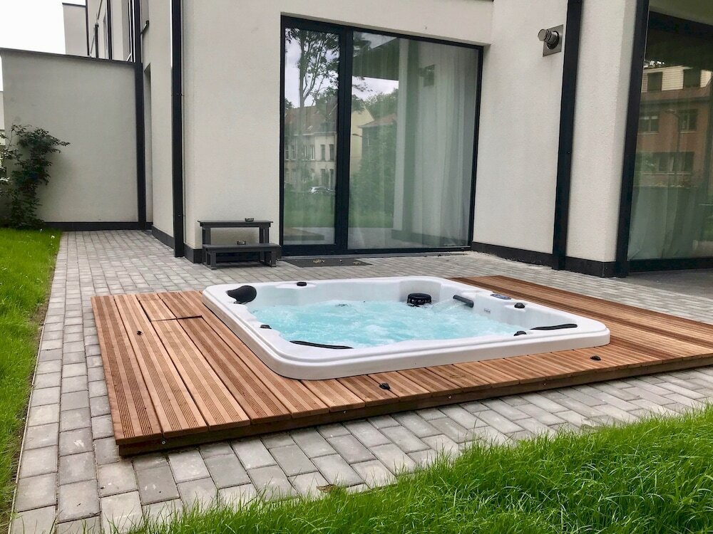 Фото Unit 1 - Stylish Smart Home with Private Parking