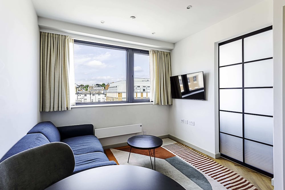 Фото 1-bed Apartment: Close to Wimbledon Station