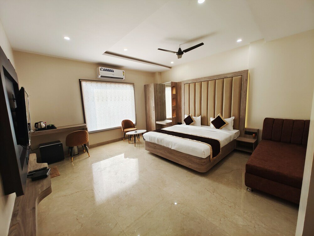 Фото Radha Residency by ShriGo Hotels