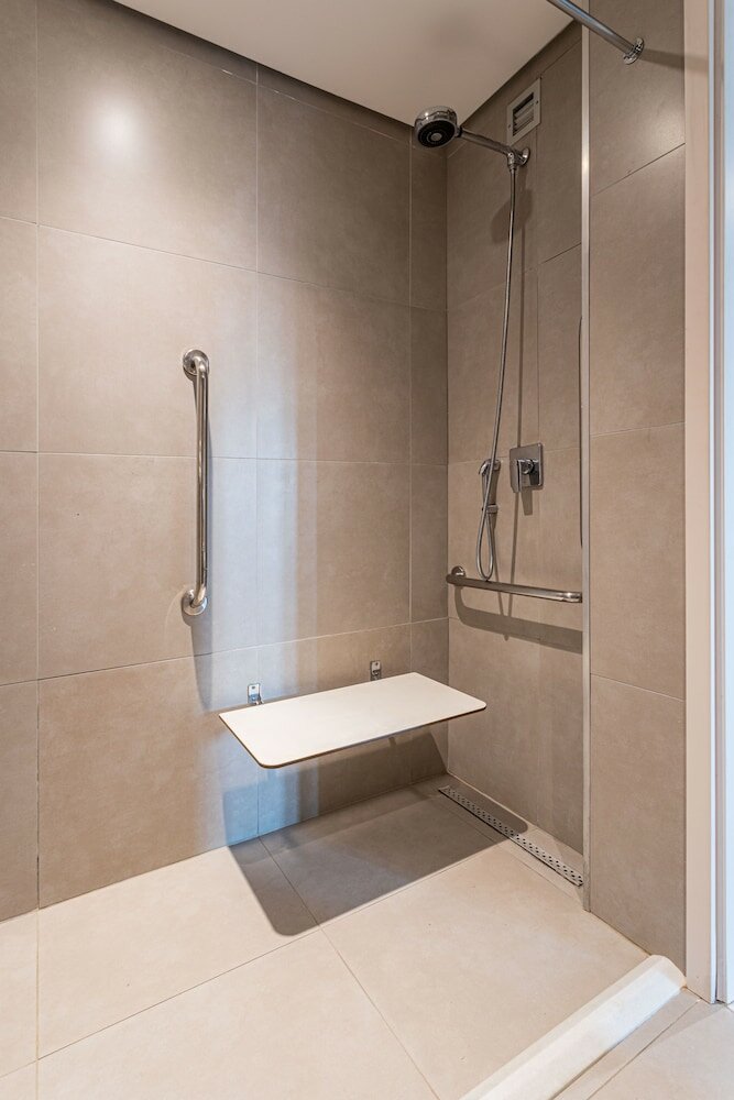 Фото Charlie Alphaville