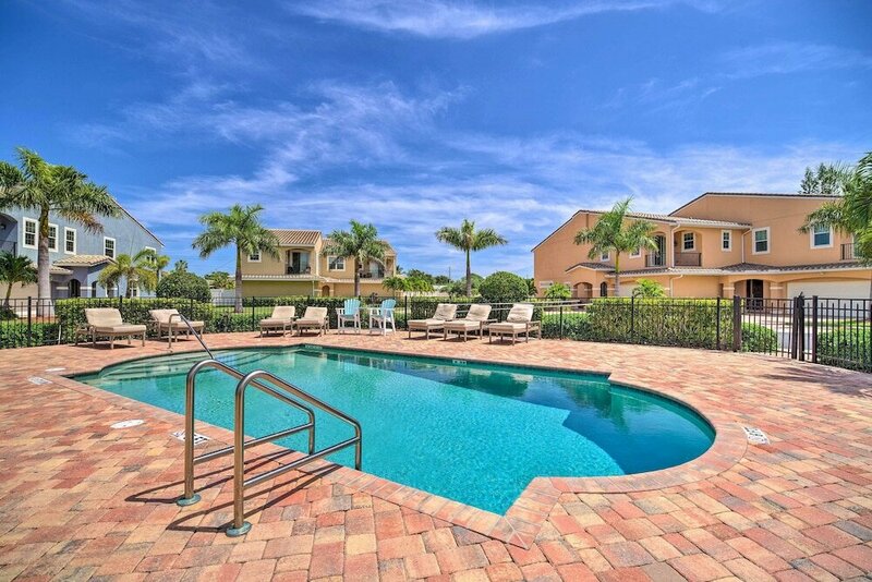 Гостиница Upscale Florida Townhome - 1/2 Mi to Beach!