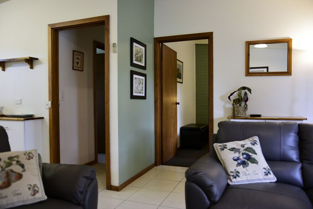 Фото Halls Haven Holiday Units