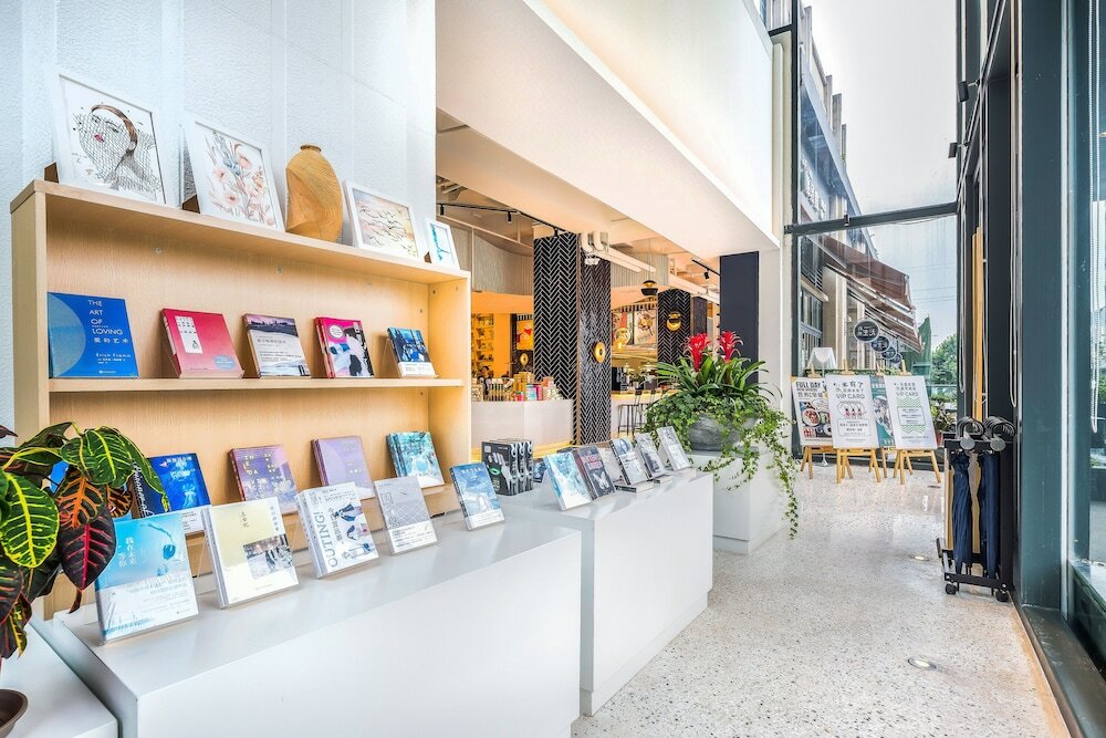 Фото Rezen Sunbow Hotel