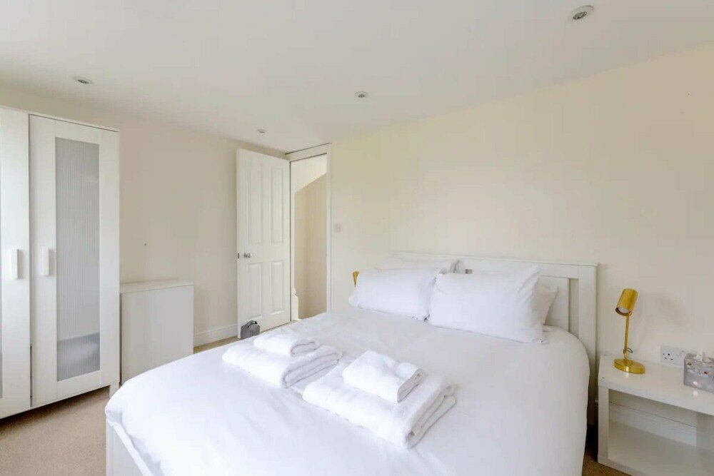 Фото Inviting 4bd House - Greenwich