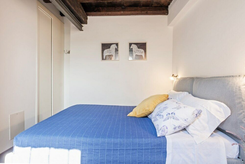 Фото Piazza dei Tribunali Apartment