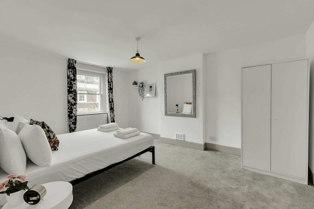 Фото Beautiful And Charming Paddington Apartment