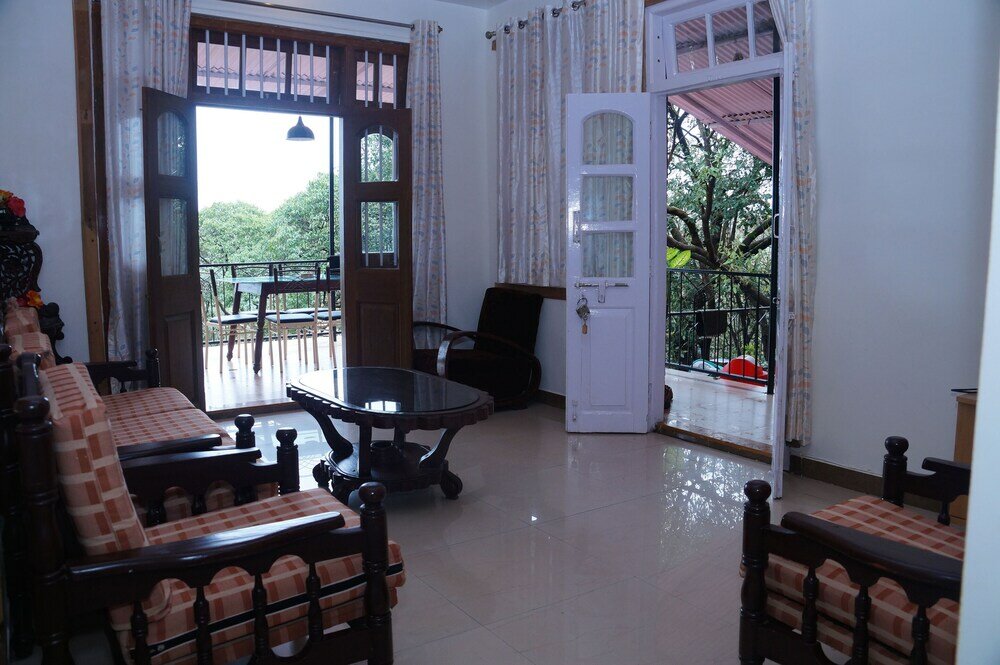 Фото Hotel Godai Girikunj