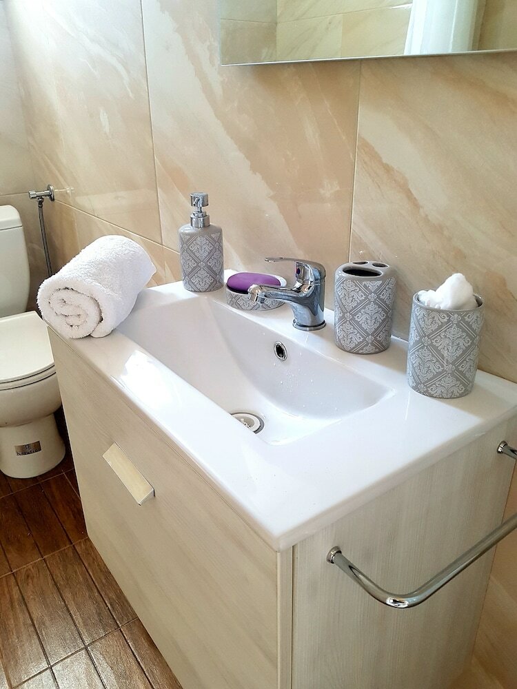 Фото Emmanouil Airport Beach Apartment