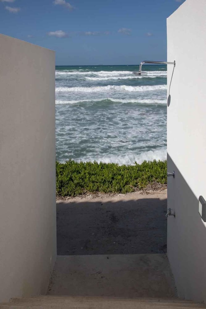 Фото Wave Suite by the Sea