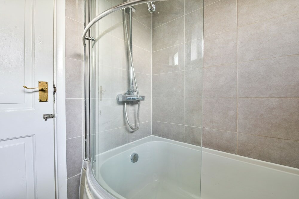 Фото Spacious 3 Bedroom House in Barry