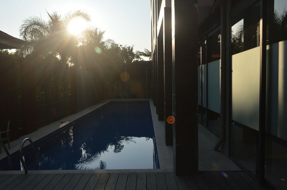 Фото Airport Avenue Hotel