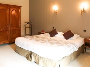 Domaine de Montchevreuil (Hauts-de-France, Oise, Arrondissement de Beauvais, Fresneaux-Montchevreuil, Rue du Mesnil), hotel