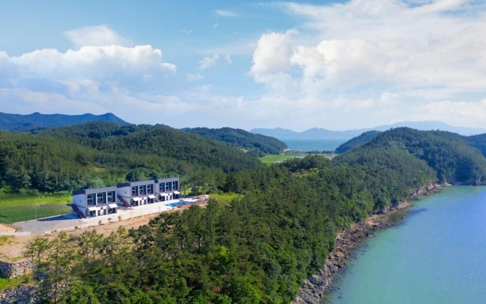 Фото Yeosu Beach Castle Pension