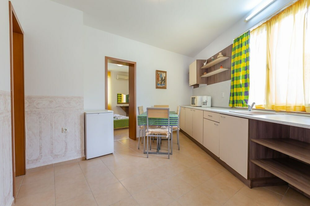 Фото 2 Bedroom Apartment in Dafinka Guest House