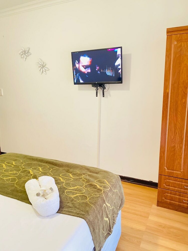 Фото Airport Royal Guest House