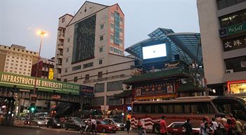 Фото Oyo 615 Dragon Inn Premium Hotel