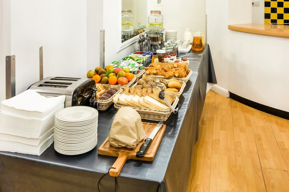 Фото Oyo Townhouse New England Victoria