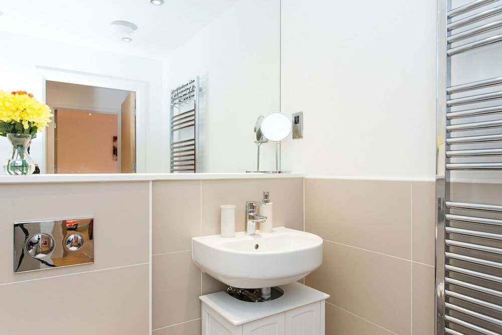 Фото Altido Lovely 1-bed Flat Near 02 Arena